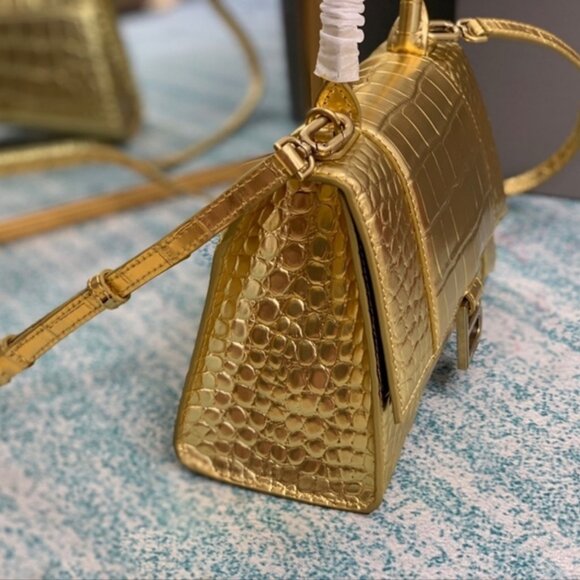 Lustrous Balenciaga Gold Flap Bag - Picture 2 of 7